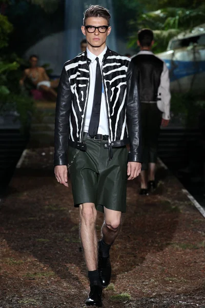 Look 28